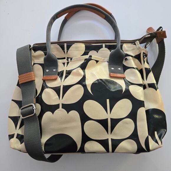 Orla Kiely Messenger Laptop Crossbody Bag in Classic Tulip Stem Black & Tan - Picture 2 of 15